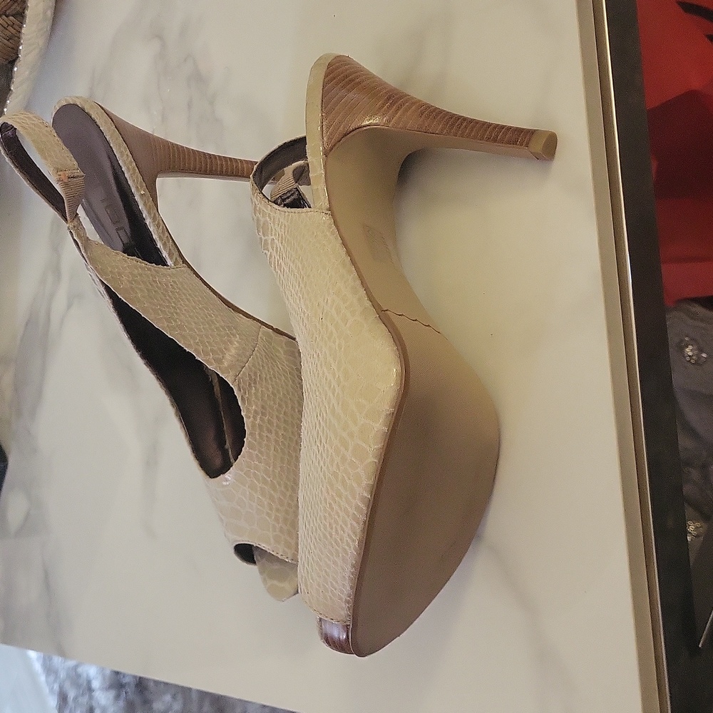 Shoes - Picture 3 of 4